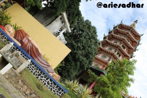Patung Budha dan Pagoda